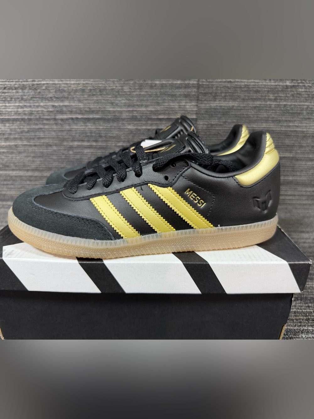 adidas Samba Messi J Black and Gold Low-Top Soccer Shoes Kids 4.5 New - Picture 2 of 10